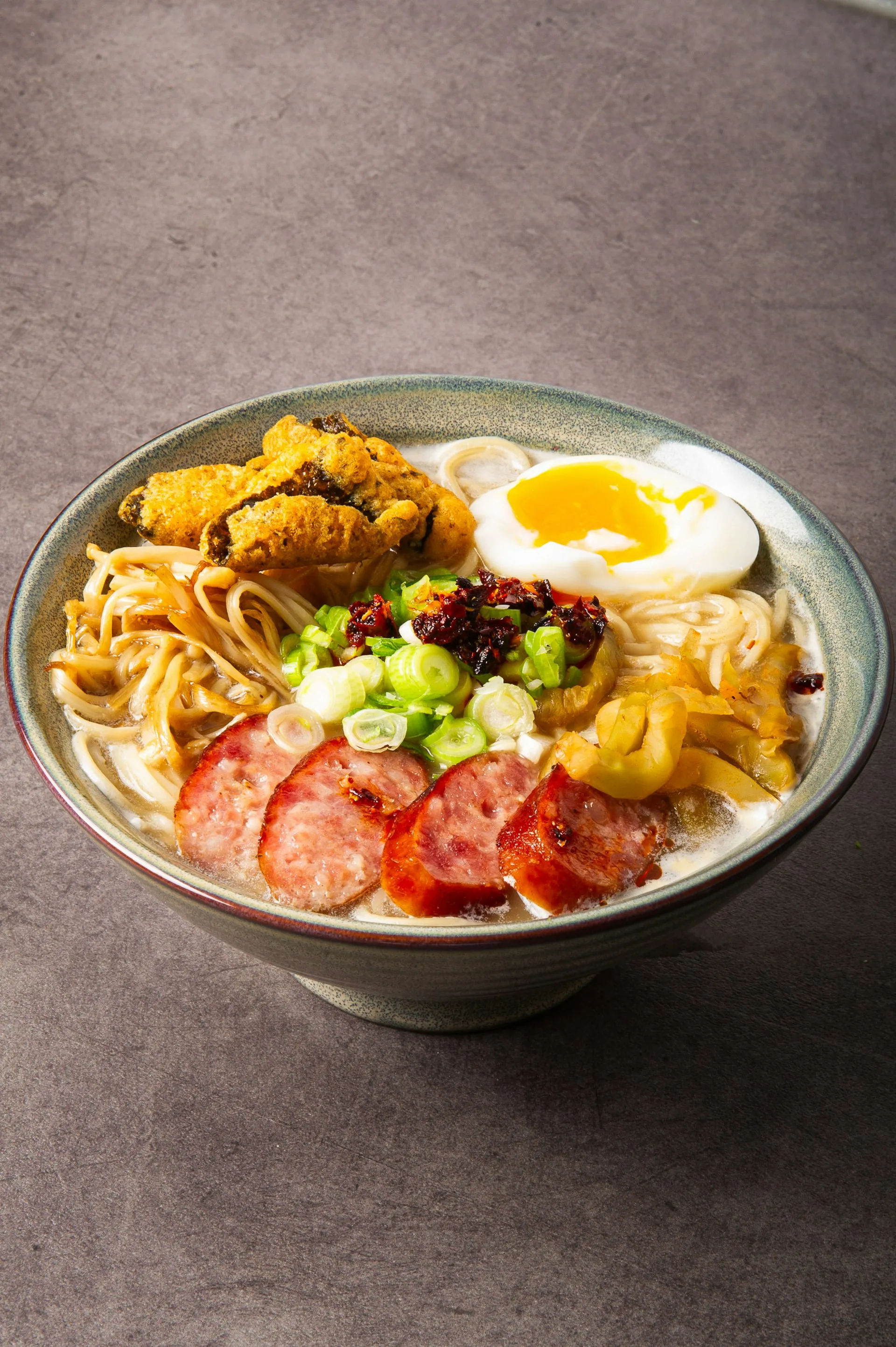Schüssel Ramen mit Spiegelei — Umami in Reinkultur