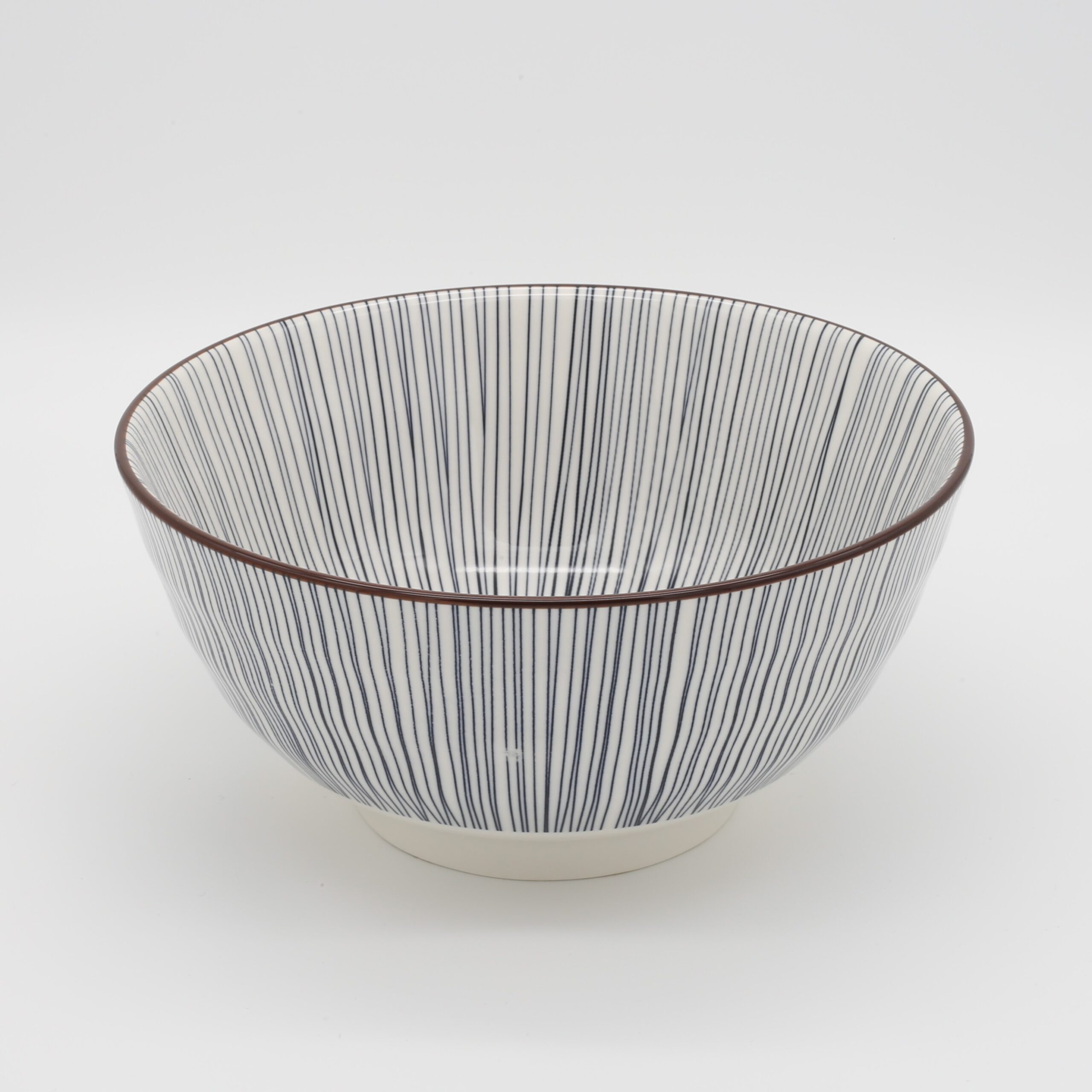 Designer-Ramen-Schüssel mit schwarzem Rand und blauen Streifen
